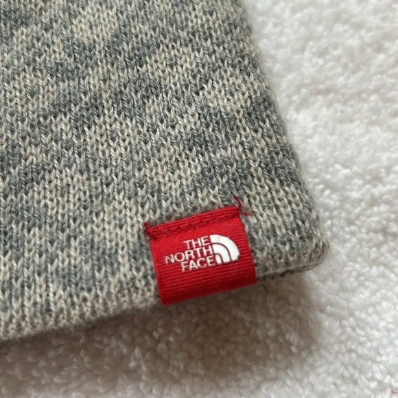 The Northface Girls Snowflake Gray/Cream Beanie OS-EUC - Picture 2 of 4